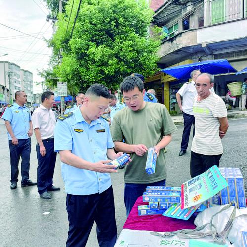 執(zhí)法人員開展檢查.jpg