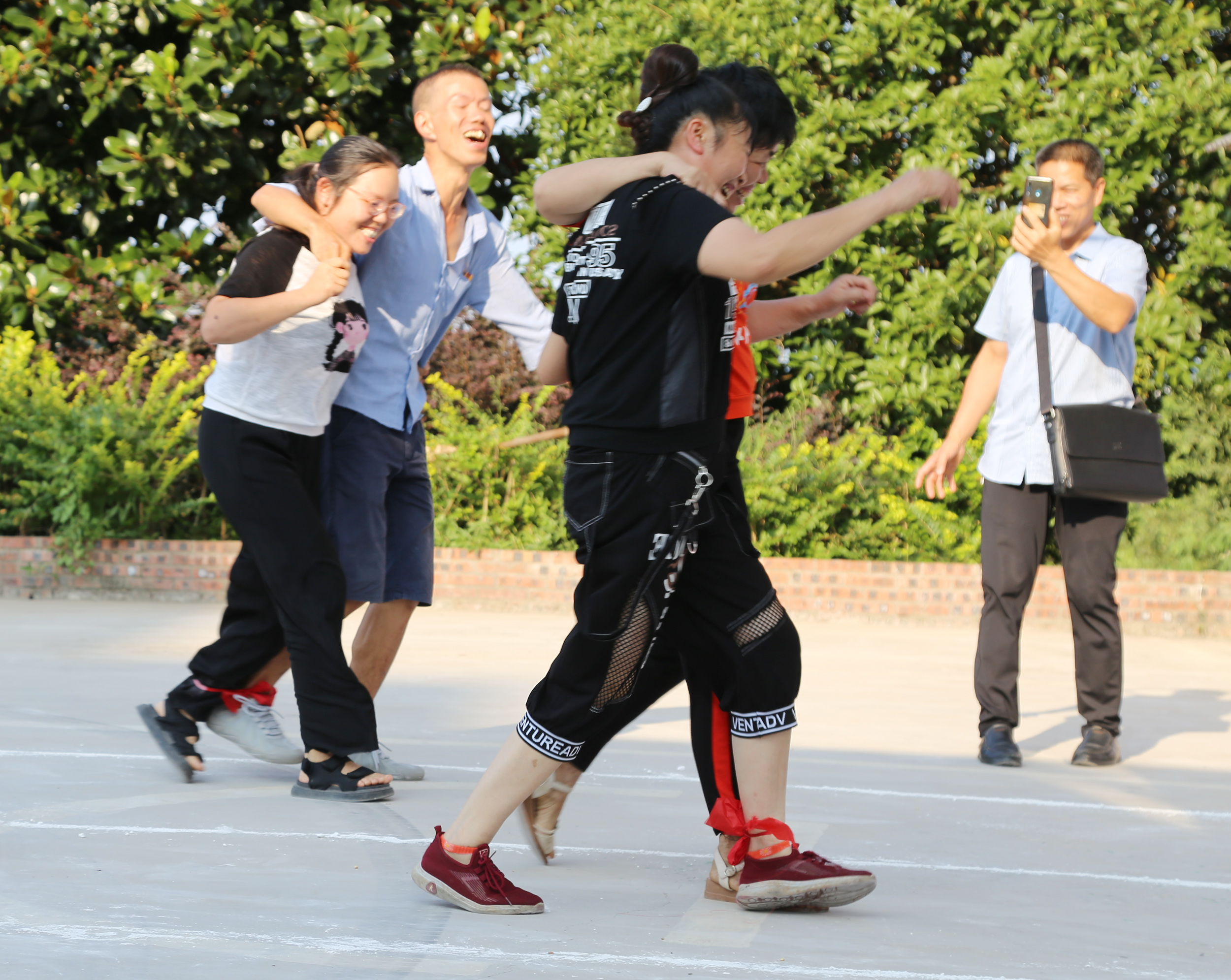 兩人三足比賽現(xiàn)場.jpg