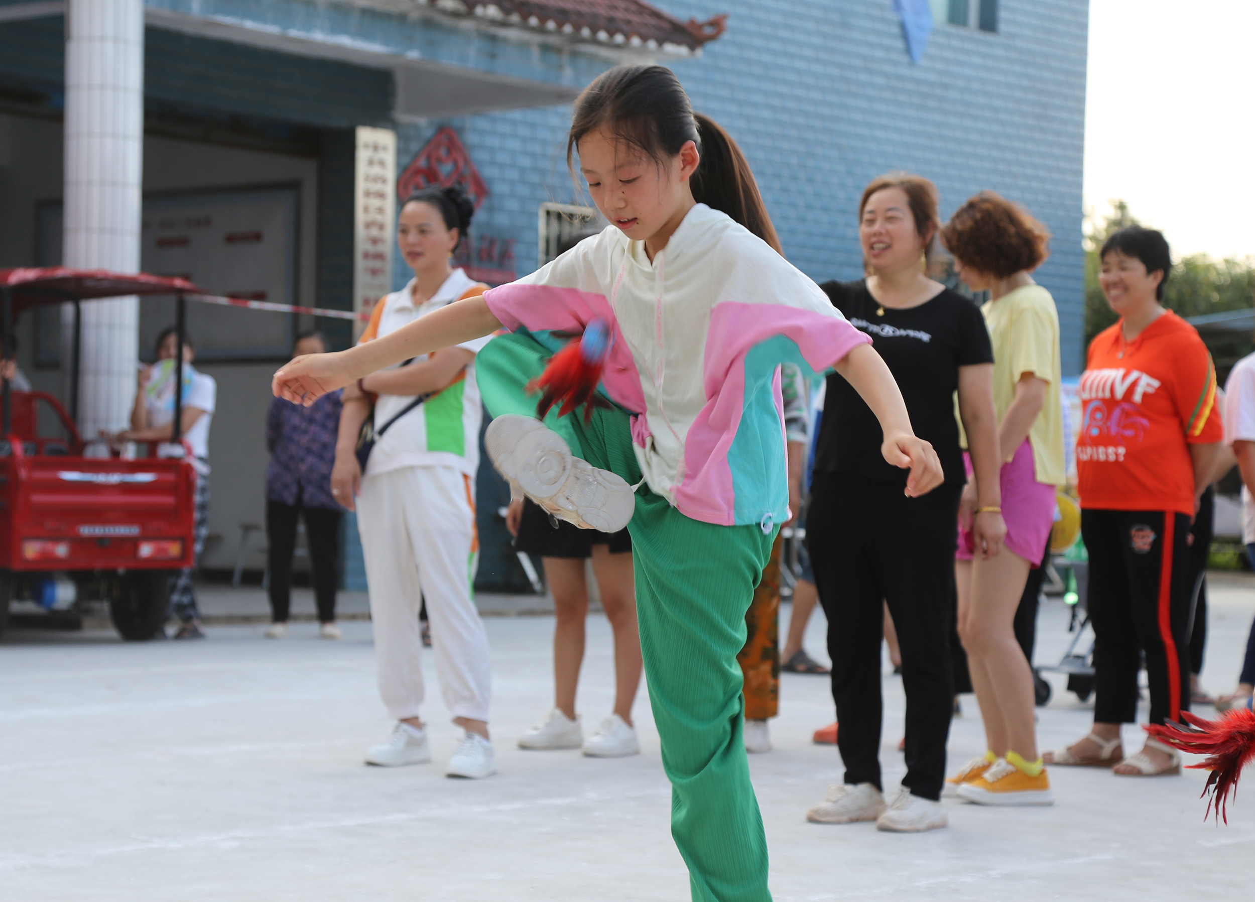 踢毽子比賽現(xiàn)場.jpg